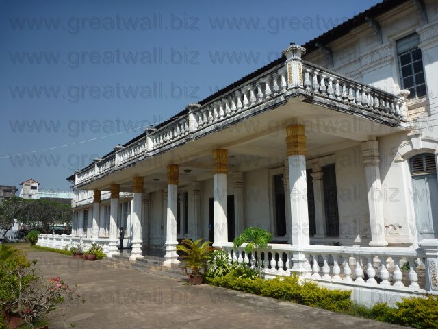 Lao National Museum - หอพิพิธภัณฑ์แห่งชาติ