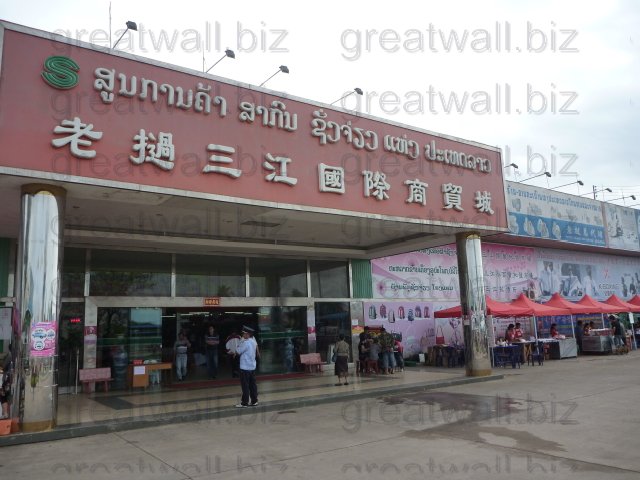 ด้านหน้าศูนย์การค้า