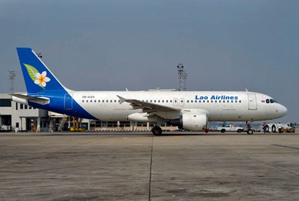 ภาพเครื่องบินแอร์บัสของสายการบินลาวแอร์ไลน์สขณะจอดอยู่ที่สนามบินดอนเมือง ล่าสุดส